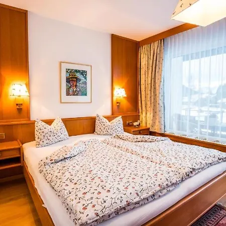 Haus Barrett By Monicare